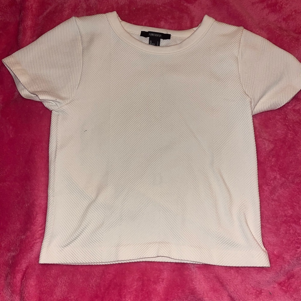 Ribbed fitted tee
Size L